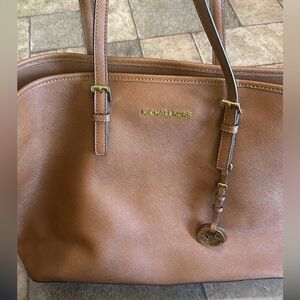 Brand New Michael Kors Jet Set Tote - Large size
